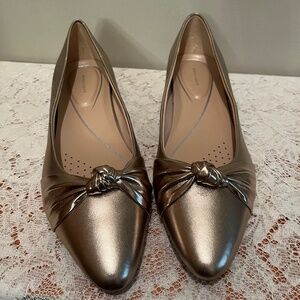 Easy Spirit Metallic Bronze Women's Shoes Box 10.5 fits like 10 NIB